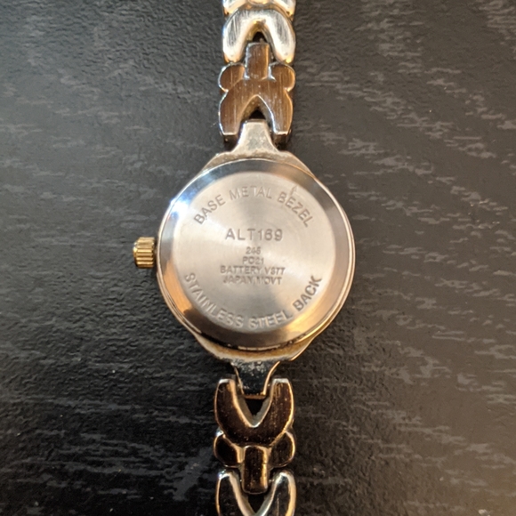 Vintage Gold and Silver Tone Watch - Picture 5 of 6